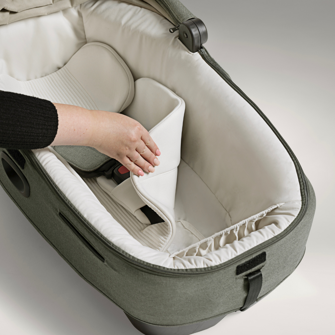 Landou auto Calmi R129 Signature Evergreen, 40-70 cm, testat ADAC si certificat R129, Joie
