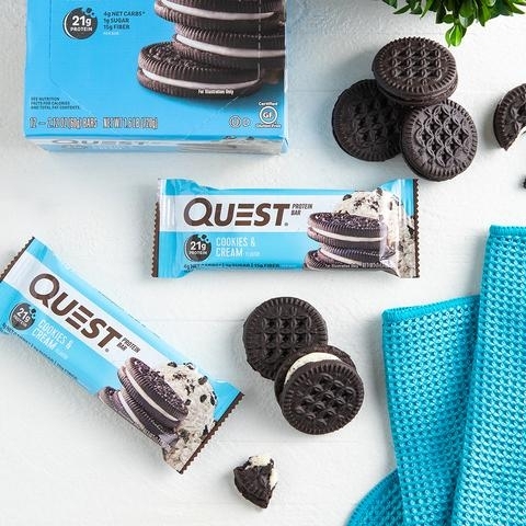 Baton proteic cu aroma de biscuiti si frisca, 60g, Quest