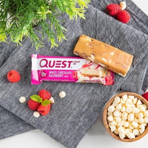 Baton proteic cu aroma de ciocolata alba si zmeura, 60g, Quest