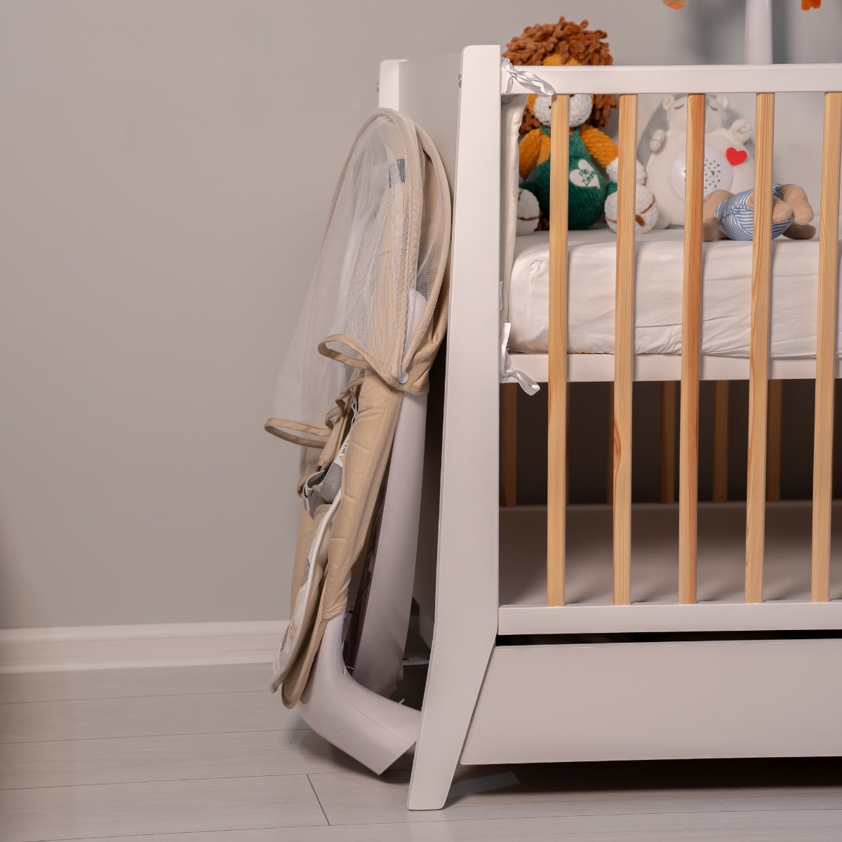 Leagan electric pentru bebelusi, cu spatar reglabil si senzor de miscare, AppeKids Evoque - Bubble Beige