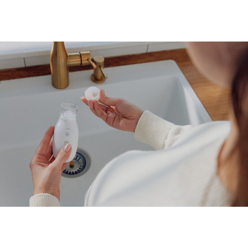 Aspirator nazal, Lionelo, Babyair, Cu forta de aspiratie reglabila in 3 trepte, Usor si portabil, Fara fir, Cu 2 varfuri din silicon, Silentios, 0 luni+, White