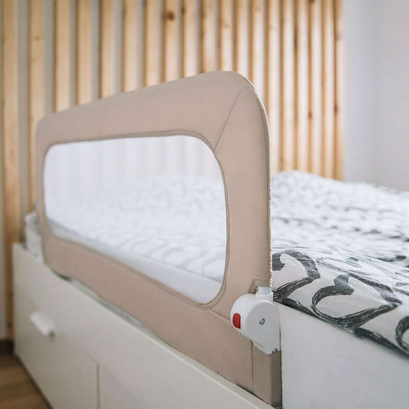 Bariera de protectie pentru pat bebe, Rabatabila, Instalare usoara, Dimensiune 135 x 57 cm, FreeON, Little Dots, Beige