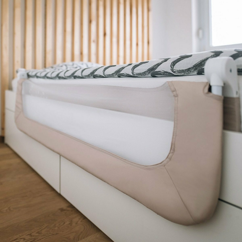 Bariera de protectie pentru pat bebe, Rabatabila, Instalare usoara, Dimensiune 135 x 57 cm, FreeON, Little Dots, Beige