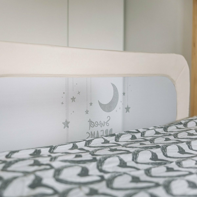 Bariera de protectie pentru pat bebe, Rabatabila, Instalare usoara, Dimensiune 135 x 57 cm, FreeON, Sweet Dreams, Light Beige