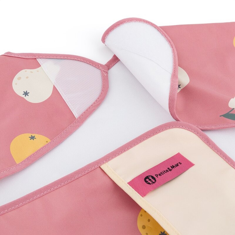 Baveta impermeabila, Petite&Mars, Cu maneci lungi, Usor de curatat, inchidere prin velcro, Dimensiune 38x42 cm, 24 luni+, Pink Pears