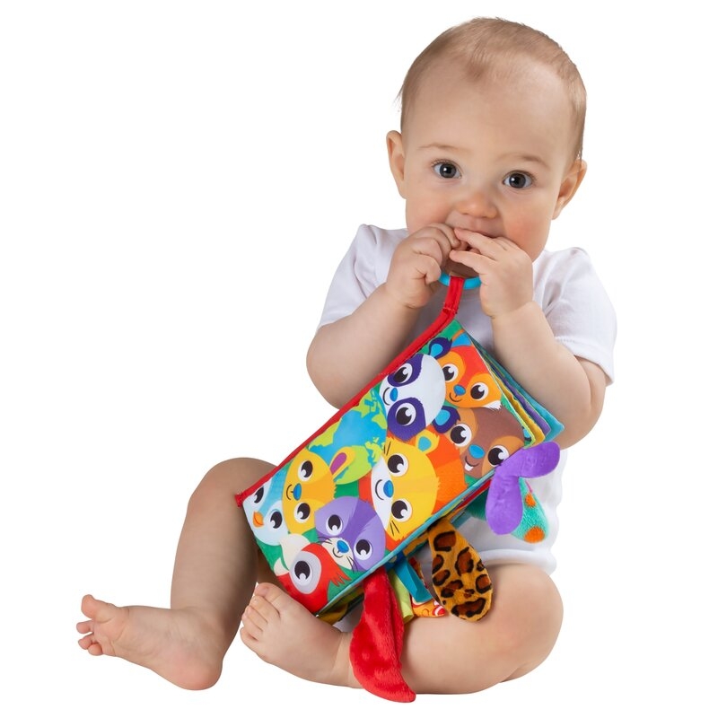 Carticica din plus, Playgro, In forma de carte, Include clema de atasare la carucior, Cu inel pentru dentitie, Cu texturi si culori, 3 luni+, Tails of the World Sensory Book