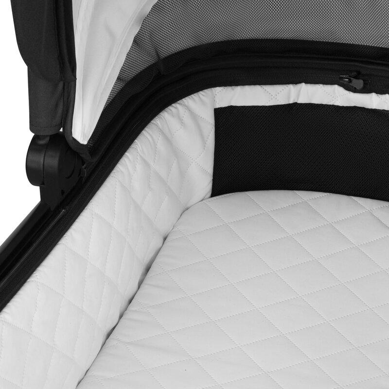 Carucior 3 in 1, Lionelo, Layla, Pana la 22 kg, Cadru aluminiu, Cu landou intarit si salteluta din spuma AirDots, Scoica auto, Reversibil, Cu ventilatie 3D, Cu accesorii, EN1888-1, EN1888-2, EN1466, Negru