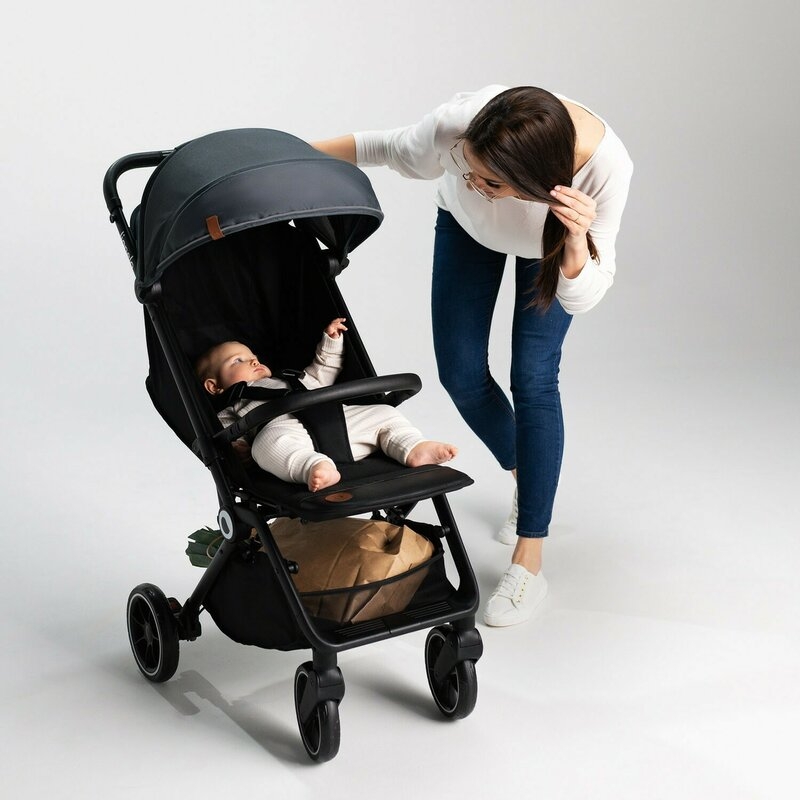 Carucior sport, Lionelo, Cloe, Cu accesorii, Cadru din aluminiu, Pana la 22 kg, Usor, Pliere compacta pentru avion, cu o singura mana, Ideal pentru toate tipurile de suprafete, 6 luni+, Black Onyx
