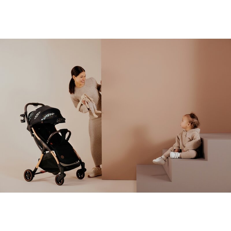 Carucior sport, Lionelo, Julie One, Editie limitata Golden Moments, De la nastere, Greutate redusa, Cu accesorii, Cadru din aluminiu, 0-22 kg, Conform cu standardele europene de securitate EN1888-1 si EN1888-2, Negru