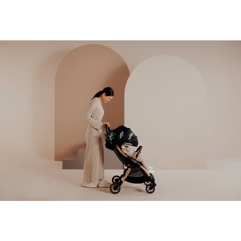 Carucior sport, Lionelo, Julie One, Editie limitata Golden Moments, De la nastere, Greutate redusa, Cu accesorii, Cadru din aluminiu, 0-22 kg, Conform cu standardele europene de securitate EN1888-1 si EN1888-2, Negru