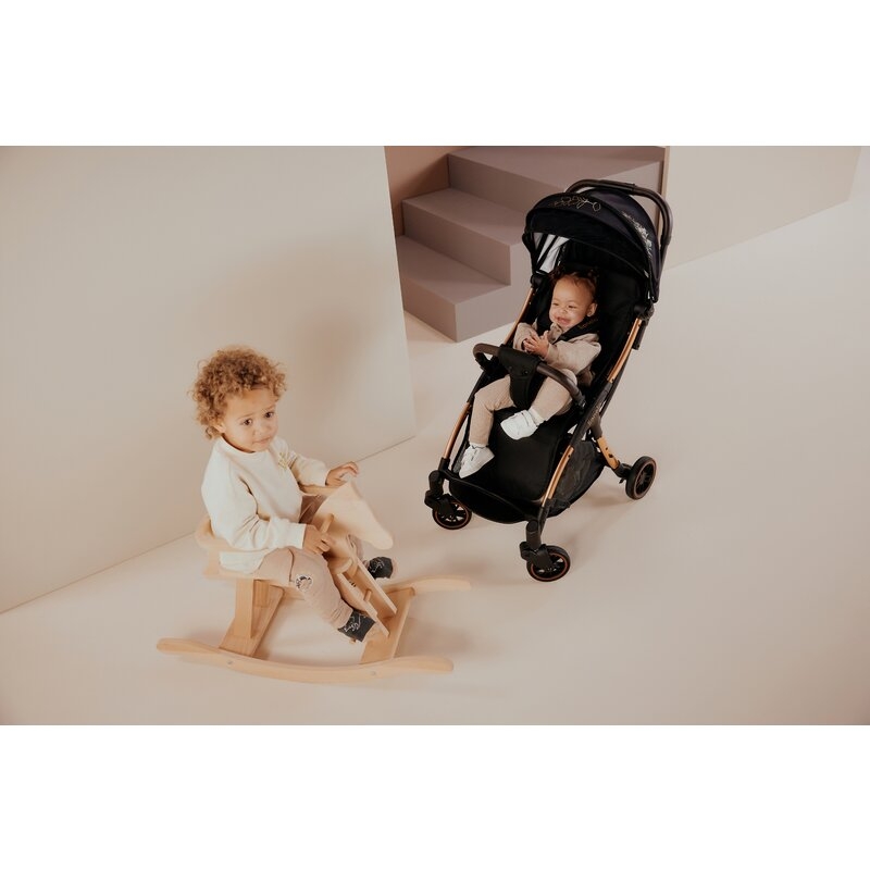 Carucior sport, Lionelo, Julie One, Editie limitata Golden Moments, De la nastere, Greutate redusa, Cu accesorii, Cadru din aluminiu, 0-22 kg, Conform cu standardele europene de securitate EN1888-1 si EN1888-2, Negru
