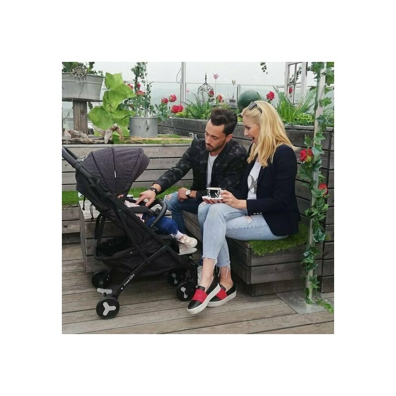Carucior sport, FreeON, Diamond, Pliabil tip troler, Cadru din aluminiu, 6.8 Kg, Spatar reglabil, Pliere compacta pentru avion, Cu maner pentru transport, Suport pentru sticla, Conform cu standardul european EN 1888-1:2018, Black