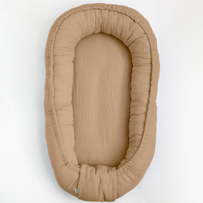 Cosulet bebelus, New Baby, Pentru dormit, Baby Nest 80 x 50 cm, Din muselina, Din materiale certificate Oeko Tex Standard 100, Coffe