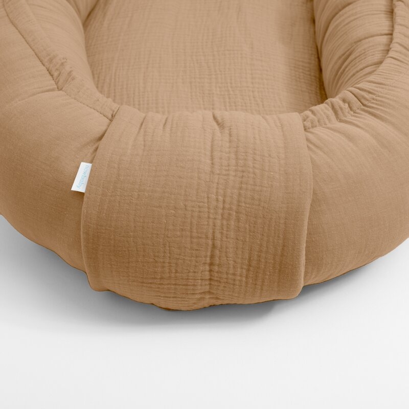 Cosulet bebelus, New Baby, Pentru dormit, Baby Nest 80 x 50 cm, Din muselina, Din materiale certificate Oeko Tex Standard 100, Coffe