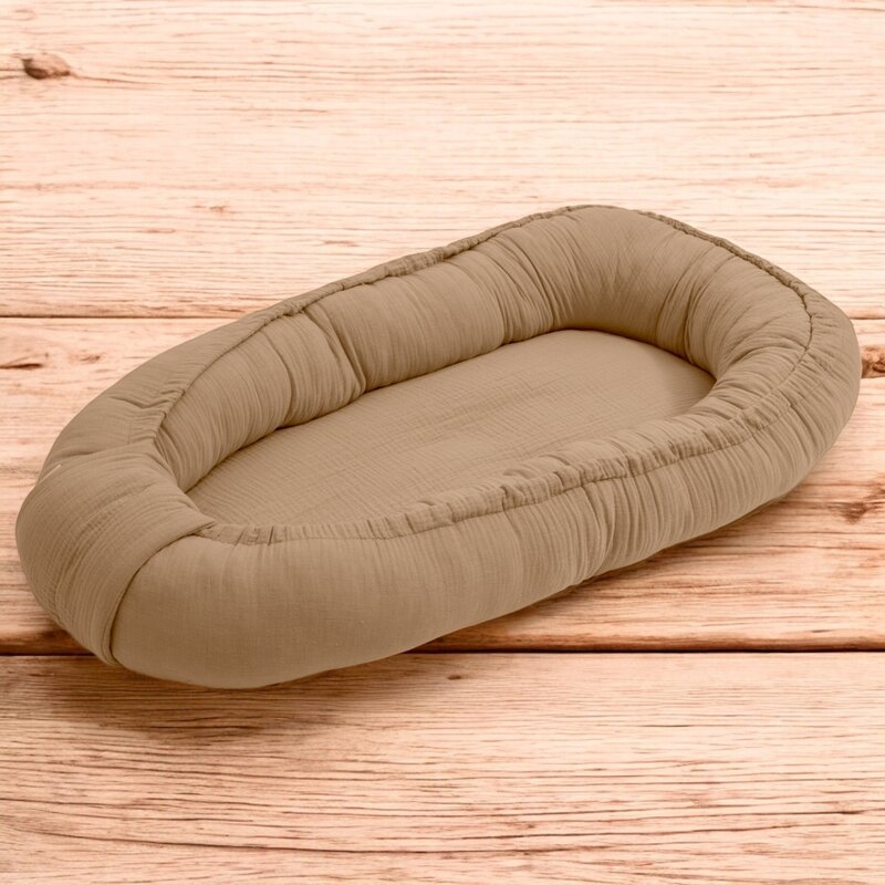 Cosulet bebelus, New Baby, Pentru dormit, Baby Nest 80 x 50 cm, Din muselina, Din materiale certificate Oeko Tex Standard 100, Coffe