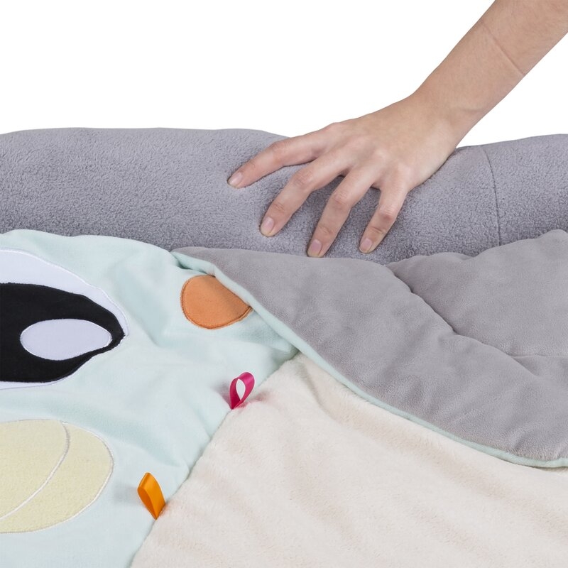 Covoras educational, Playgro, Penguin, Pentru copii, Interactiv, Multifunctional, Pentru activitati fizice, Cu elemente detasabile, 0 luni+, Snuggle Me Penguin Tummy Time Gym-Bag