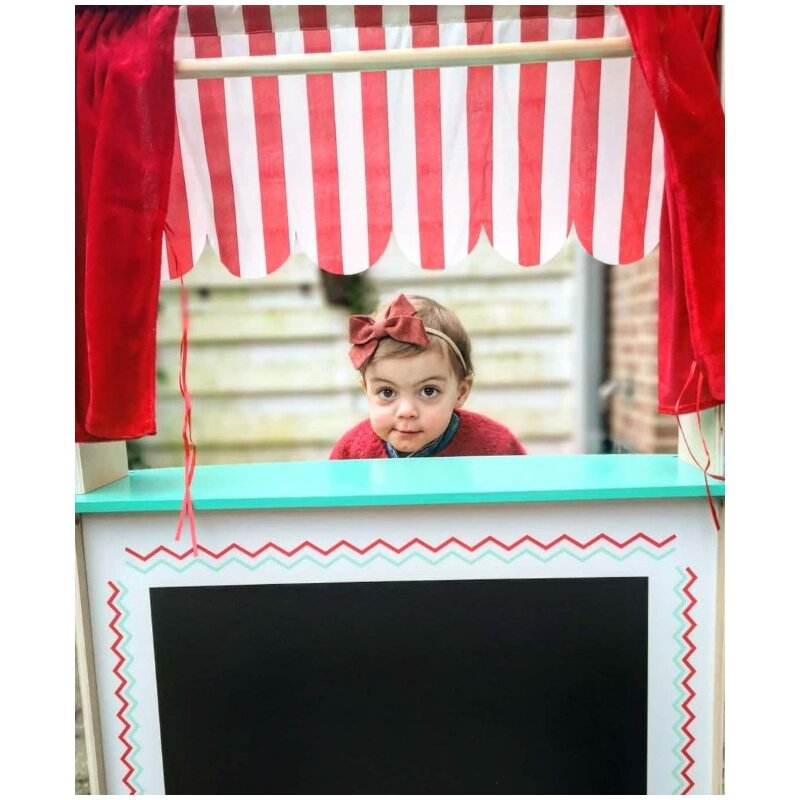 Joueco - Jucarie de lemn in lemn certificat FSC, 2 in 1, Teatru si magazin, Cu accesorii, 110 x 68.5 x 23 cm, 3 ani+, Multicolor
