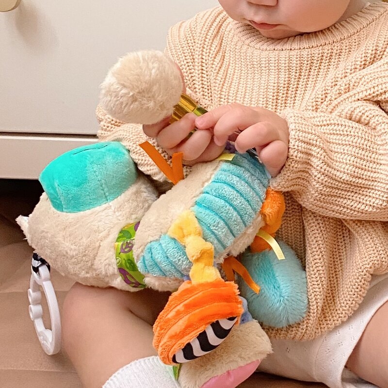 Jucarie carucior sau scaun auto, Playgro, Cu inele pentru dentitie, Cu diverse forme si texturi, Cu sunete si zornaieli, Dezvolta abilitatile motorii si imaginatia, 0 luni+, Sensory Friend Lupe Llama