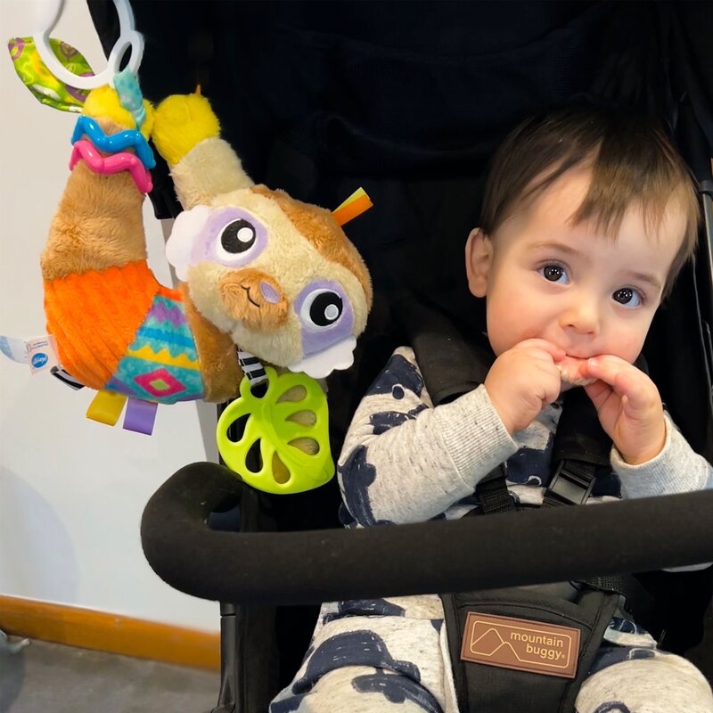 Jucarie carucior sau scaun auto, Playgro, Salo, Cu inele pentru dentitie, Cu diverse forme si texturi, Cu sunete si zornaieli, Dezvolta abilitatile motorii si imaginatia, 0 luni+, Sensory Friend Salo Sloth