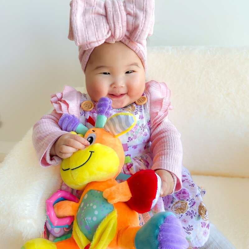 Jucarie din plus, Playgro, Discovery, Stimuleaza dezvoltarea senzoriala, Cu inele pentru dentitie, Cu diverse forme si texturi, 0 luni+, Discovery Friend Giraffe