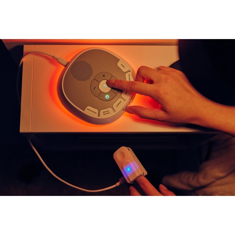 Lampa de veghe, Lionelo, BabyNap, 2 in 1, Wireless, Cu sunete si melodii de leagan, Cu 11 culori si 3 niveluri de luminozitate, Cu functie LoveBeat, Alb