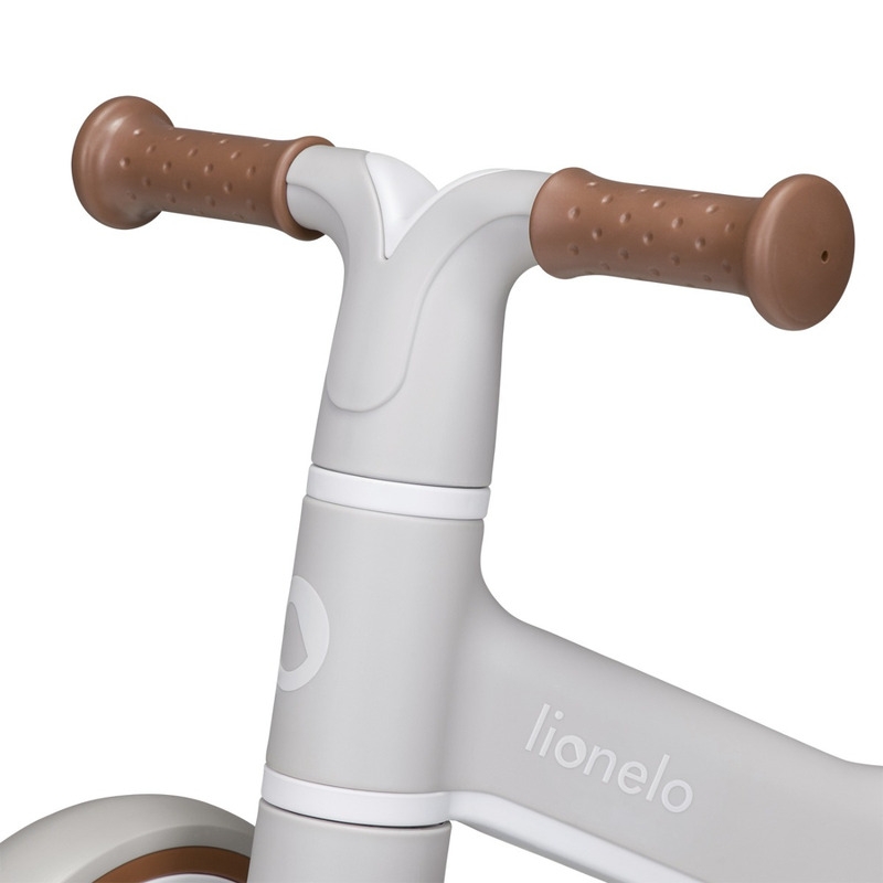 Lionelo - Bicicleta fara pedale Villy, Cu 4 roti, Din spuma EVA si TPR, Stabila, Manere moi, antiderapante, 12- 36 luni, Sustine pana la 30 kg, Certificata EN 71-1:2014, EN 71-2:2011, EN 71-3:2019, Bej