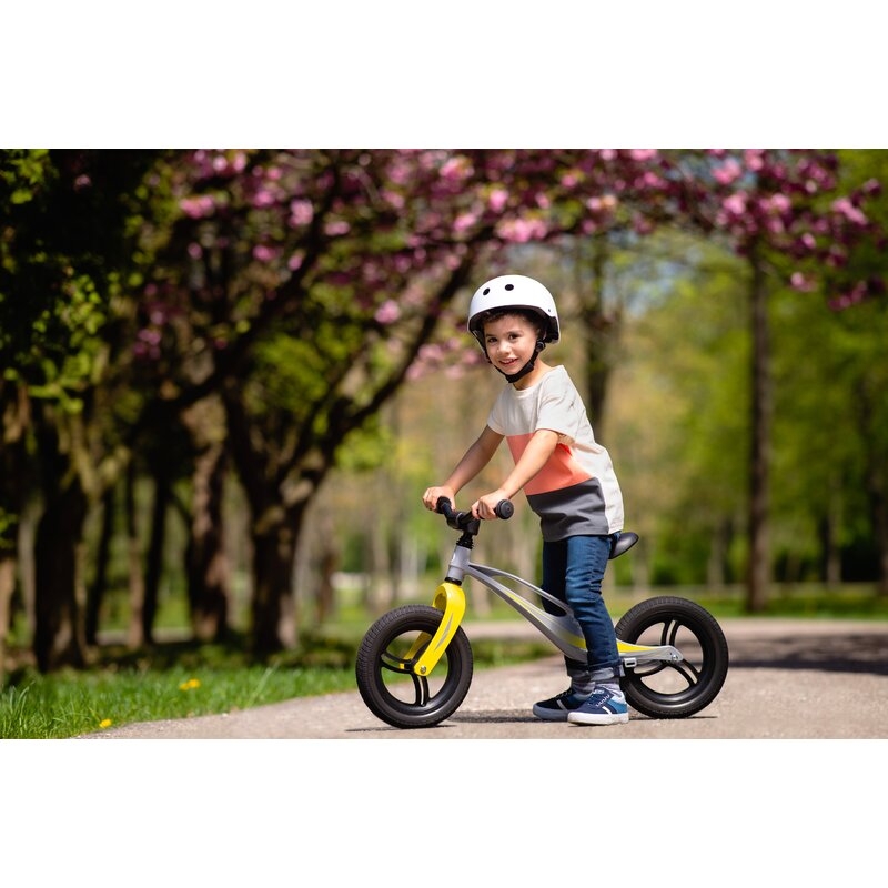 Lionelo - Bicicleta usoara Bart Tour, Fara pedale, Cu cadru din magneziu, Cu ghidon si sa reglabile, Greutate 3.8 Kg, 12 inch, Conform cu standardul european de securitate EN71, Pink Bubblegum