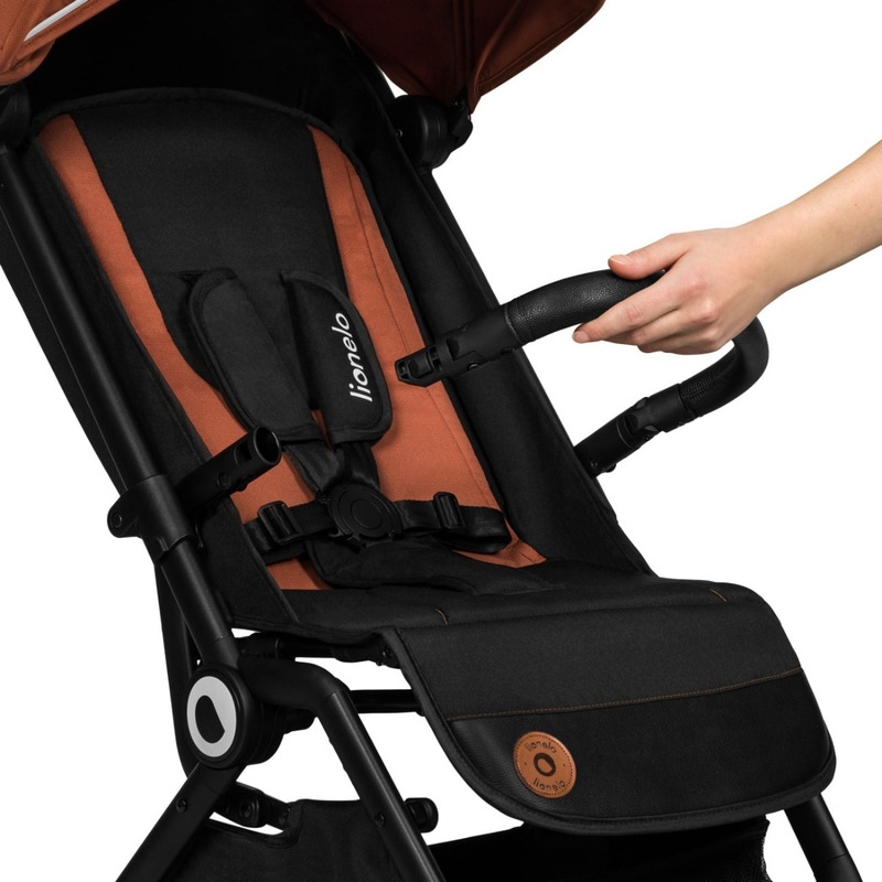 Lionelo - Carucior sport Cloe, De la nastere, Cu accesorii, Cadru din aluminiu, 0-22 kg, Usor, Pliabil cu o singura mana, Ideal pentru toate tipurile de suprafete, Maro