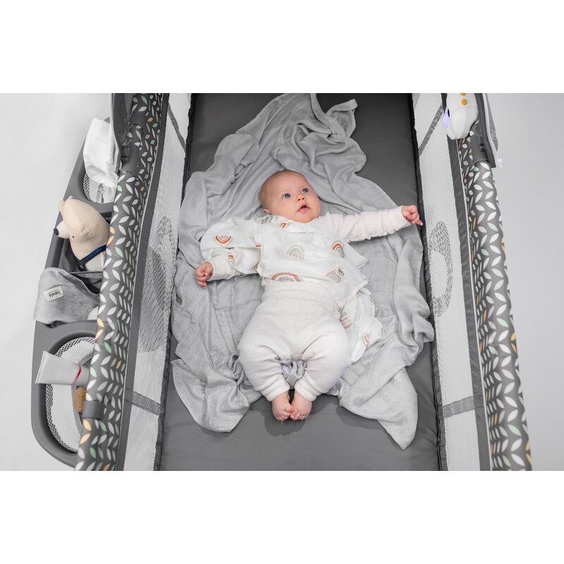 Lionelo - Patut pliant cu doua nivele Sven Plus, 120x60 cm, arcada jucarii, masuta de infasat, vibratii, melodii, conform cu standardele europeane de securitate EN716 si EN12221, Grey