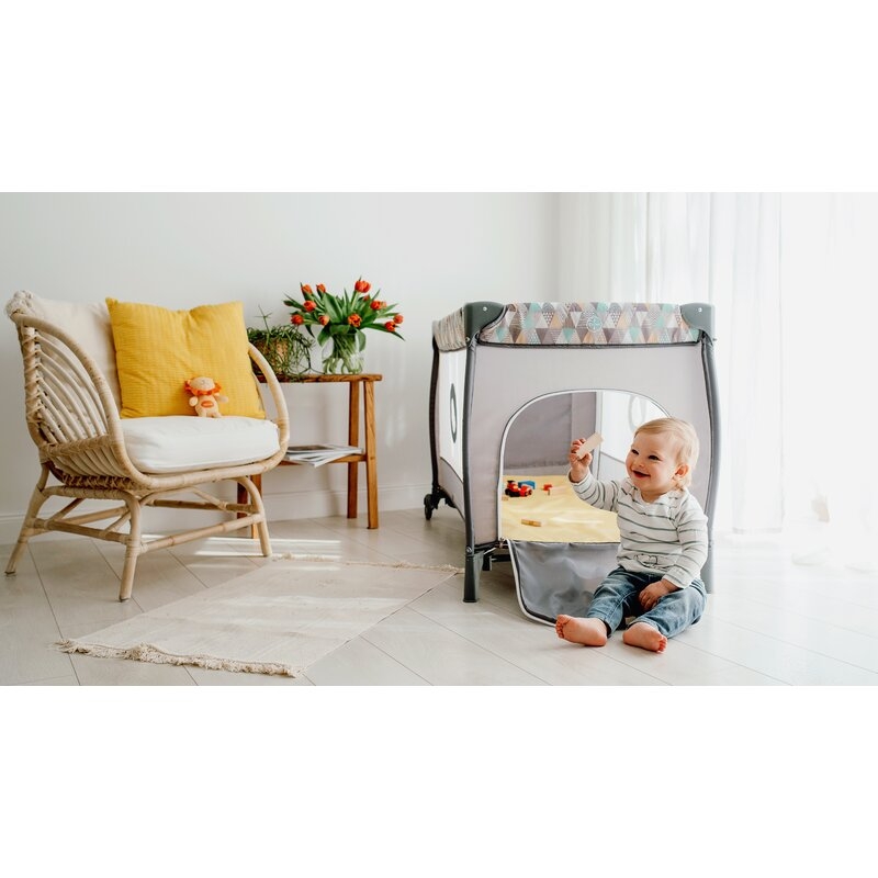 Lionelo - Patut pliant cu doua nivele Sven Plus, 120x60 cm, arcada jucarii, masuta de infasat, vibratii, melodii, conform cu standardele europeane de securitate EN716 si EN12221, Grey