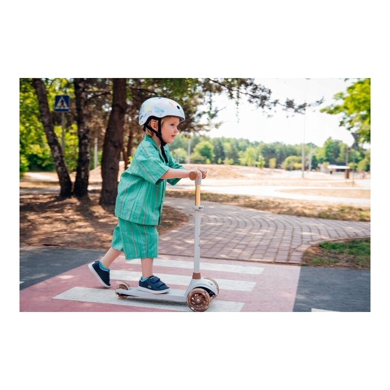 Lionelo - Trotineta pentru copii, Jessy, Pliabila, Pana la 50 Kg, Cu design ergonomic, Cu lumini LED, 56 x 26 x 67-82 cm, 3 ani+, Maro