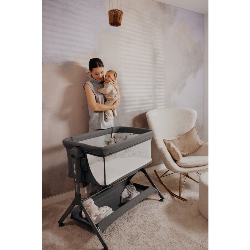 Patut co-sleeper, Lionelo, Leonie Plus, Pliabil, Cu sistem de leganare, Cu setare unghiulara, Reglabil in 6 pozitii pe inaltime, Conform cu standardele europeane de securitate EN1130 si EN16890, Bej