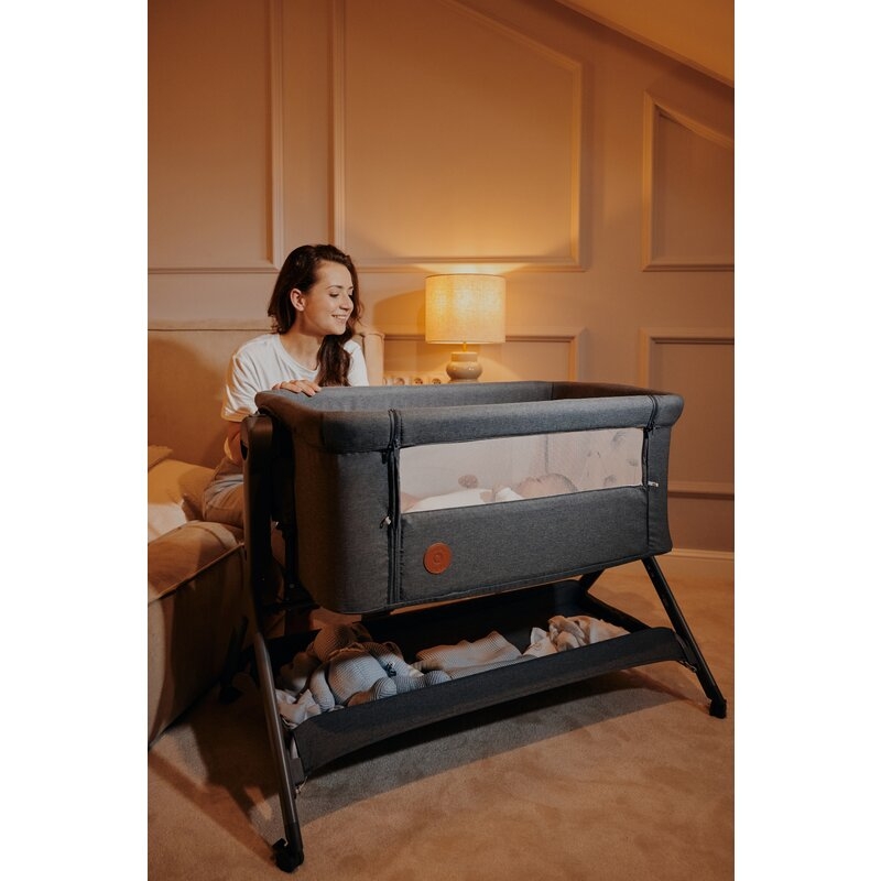 Patut co-sleeper, Lionelo, Leonie Plus, Pliabil, Cu sistem de leganare, Cu setare unghiulara, Reglabil in 6 pozitii pe inaltime, Conform cu standardele europeane de securitate EN1130 si EN16890, Bej