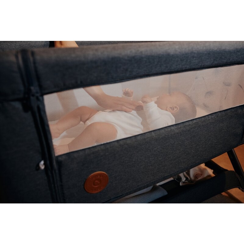 Patut co-sleeper, Lionelo, Leonie Plus, Pliabil, Cu sistem de leganare, Cu setare unghiulara, Reglabil in 6 pozitii pe inaltime, Conform cu standardele europeane de securitate EN1130 si EN16890, Bej