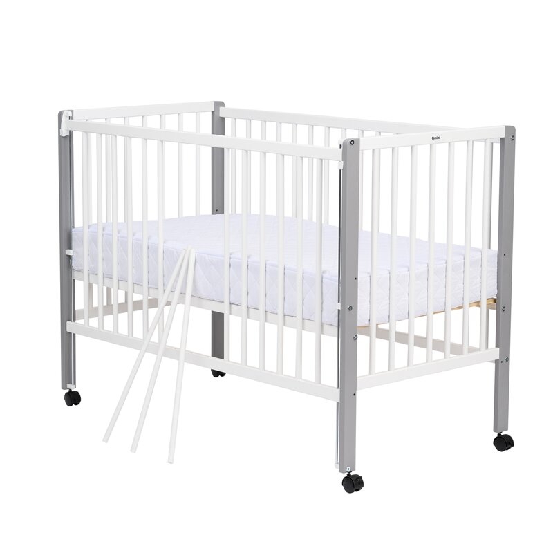 Patut din lemn bebe, 120x60 cm, Cu laterala culisanta, Din lemn de pin si mdf, Stabil si rezistent, Inaltime saltea reglabila pe 3 nivele, Laterala cu 3 bete detasabile, EN716-1, EN716-2, Alb, Qmini, Maya