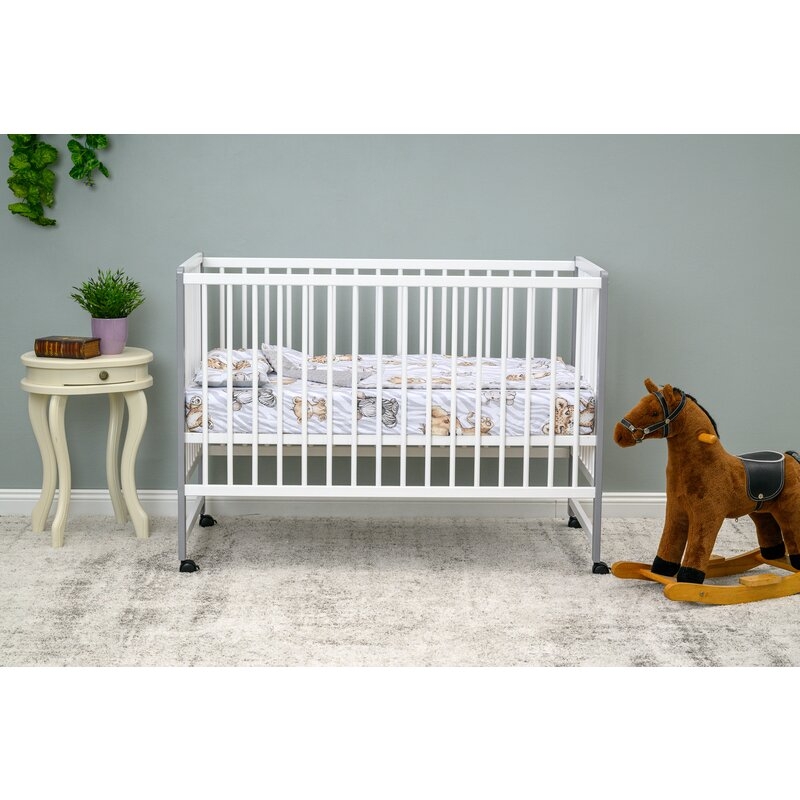 Patut din lemn bebe, 120x60 cm, Din lemn de pin si mdf, Stabil si rezistent, Inaltime saltea reglabila pe 3 nivele, Laterala cu 3 bete detasabile, EN716-1, EN716-2, Alb, Qmini, Maya