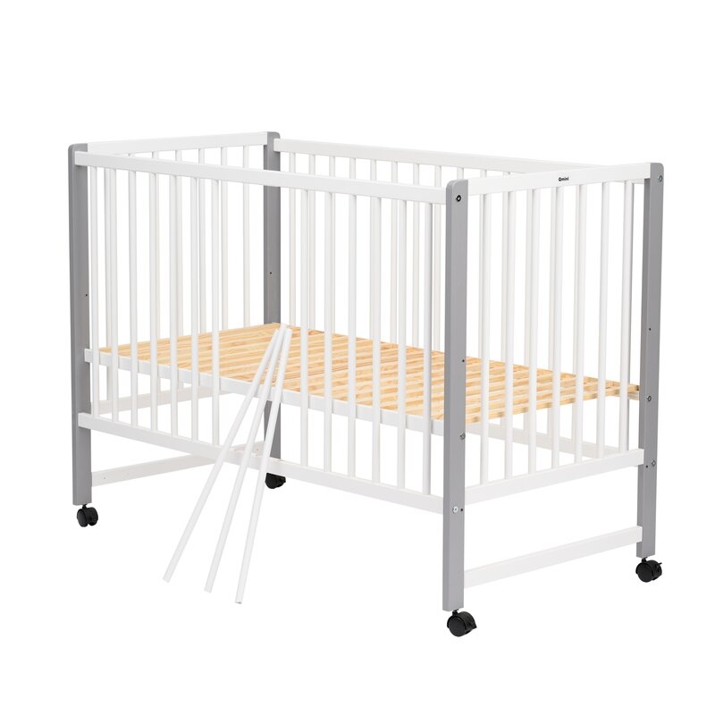 Patut din lemn bebe, 120x60 cm, Din lemn de pin si mdf, Stabil si rezistent, Inaltime saltea reglabila pe 3 nivele, Laterala cu 3 bete detasabile, EN716-1, EN716-2, Alb, Qmini, Maya