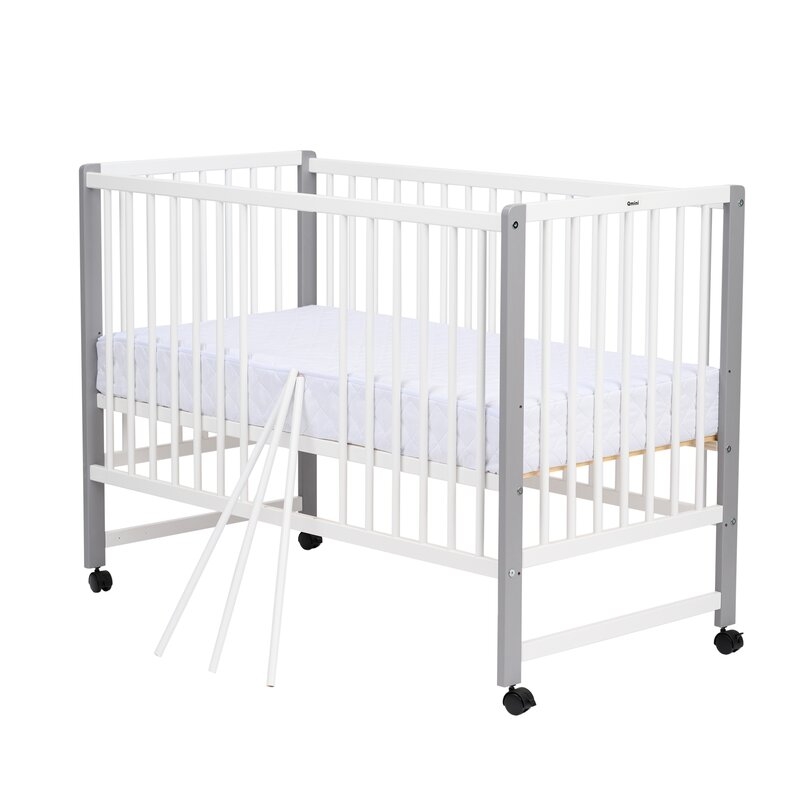 Patut din lemn bebe, 120x60 cm, Din lemn de pin si mdf, Stabil si rezistent, Inaltime saltea reglabila pe 3 nivele, Laterala cu 3 bete detasabile, EN716-1, EN716-2, Alb, Qmini, Maya