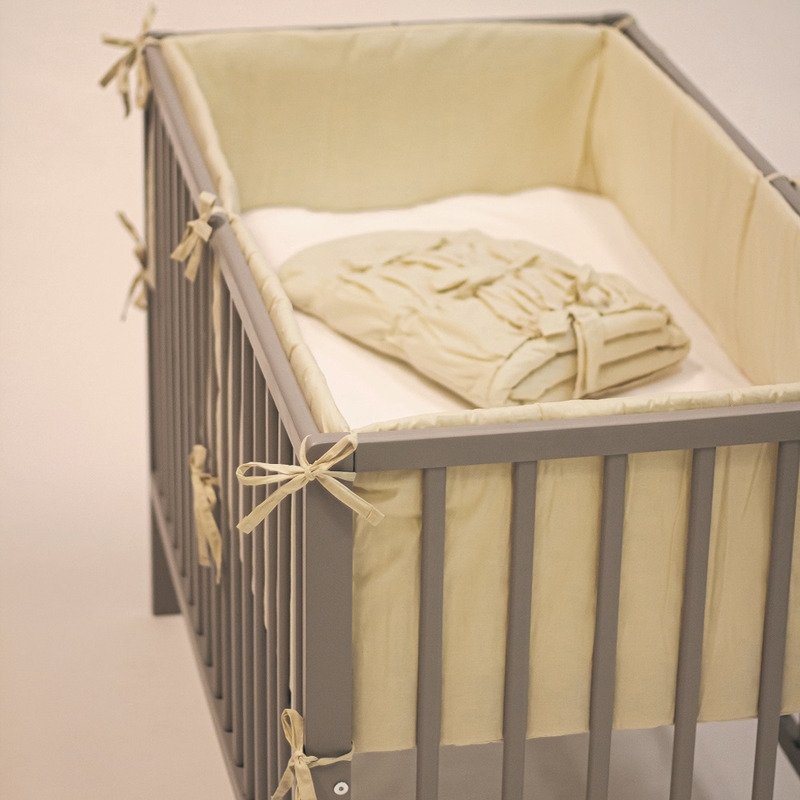 Petite&Mars - Aparatoare patut 120x60 cm, Tilly Max, Cu panglici, Din bumbac, Lungime 360 cm, Inaltime 36 cm, Acopera toate laturile unui patut de dimensiunea 120x60 cm, Bej