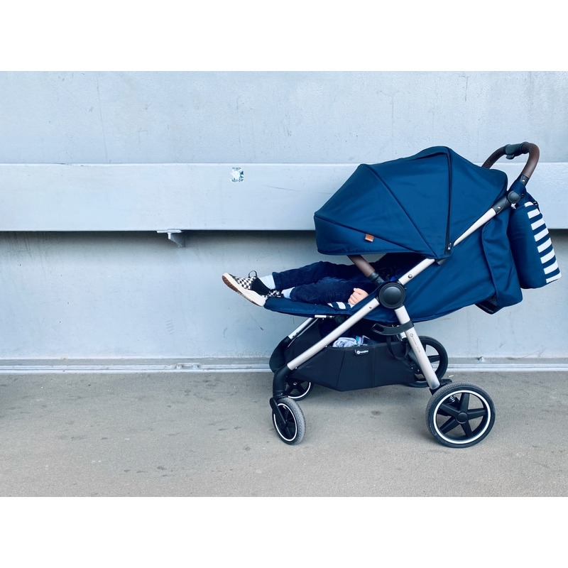 Petite&Mars - Carucior sport, Royal, Include husa pentru scaun, husa pentru picioare, geanta pentru scutece si capotina extensibila, Cu fereastra, Impermeabila, Cu SPF 50, Aluminiu, 0-22 kg, 111 x 57 x 86 cm, Ocean Blue