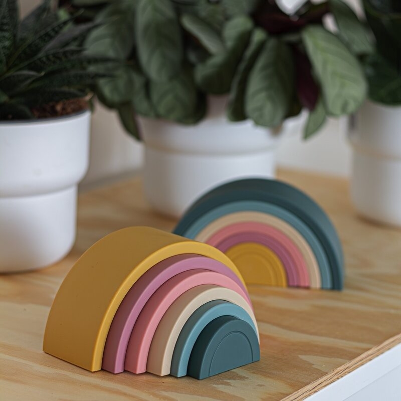 Petite&Mars - Jucarie pentru stivuire, Curcubeu, 14x7.5x5 cm, Silicon, Fara BPA, 6 piese, 12 luni+, Verde
