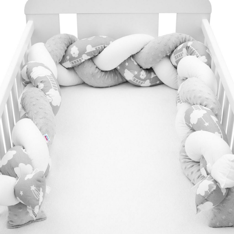 Protectie laterala pentru patut, Tip Bumper impletit, Din bumbac, Din materiale certificate Oeko Tex Standard 100, New Baby, Lungime 225 cm, Grey with clouds
