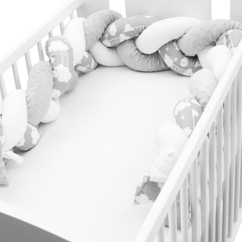 Protectie laterala pentru patut, Tip Bumper impletit, Din bumbac, Din materiale certificate Oeko Tex Standard 100, New Baby, Lungime 225 cm, Grey with clouds