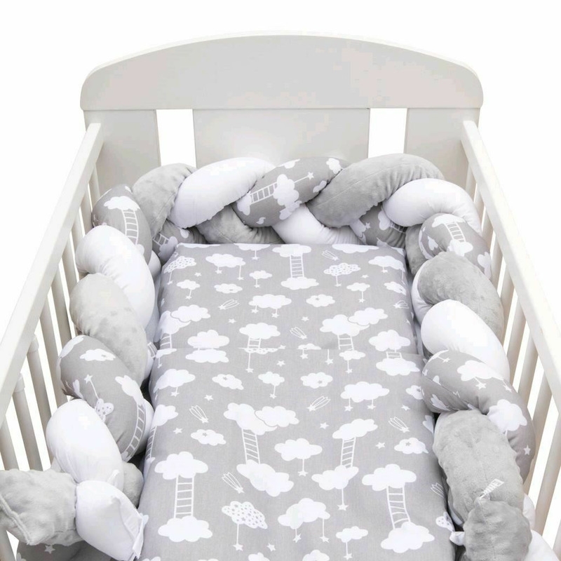 Protectie laterala pentru patut, Tip Bumper impletit, Din bumbac, Din materiale certificate Oeko Tex Standard 100, New Baby, Lungime 225 cm, Grey with clouds