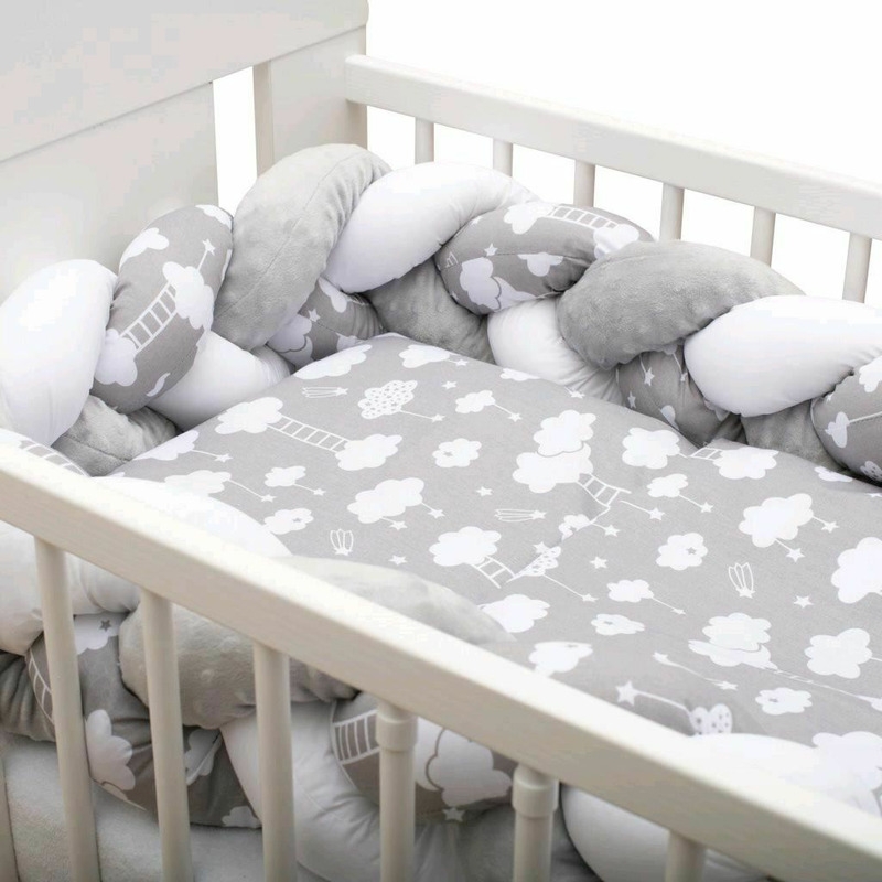Protectie laterala pentru patut, Tip Bumper impletit, Din bumbac, Din materiale certificate Oeko Tex Standard 100, New Baby, Lungime 225 cm, Grey with clouds