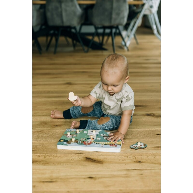 Puzzle din lemn, Free2Play, Cu animalute de la ferma, Cu sunete, Cu maner, Stimuleaza simturile, invatarea prin joc si imaginatia, 29,8 x 21,2 x 3,8 cm, Farm