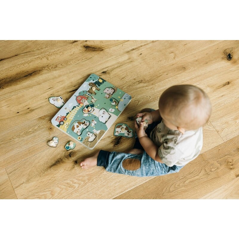 Puzzle din lemn, Free2Play, Cu animalute de la ferma, Cu sunete, Cu maner, Stimuleaza simturile, invatarea prin joc si imaginatia, 29,8 x 21,2 x 3,8 cm, Farm