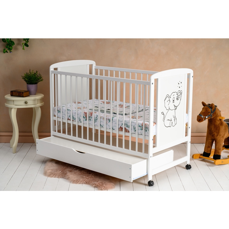 Qmini - Patut din lemn Timmi Elephant 120x60 cm, Cu sertar, Din lemn de pin si mdf, Stabil si rezistent, Inaltime saltea reglabila pe 3 nivele, Laterala cu 3 bete detasabile, EN716-1, EN716-2, Alb