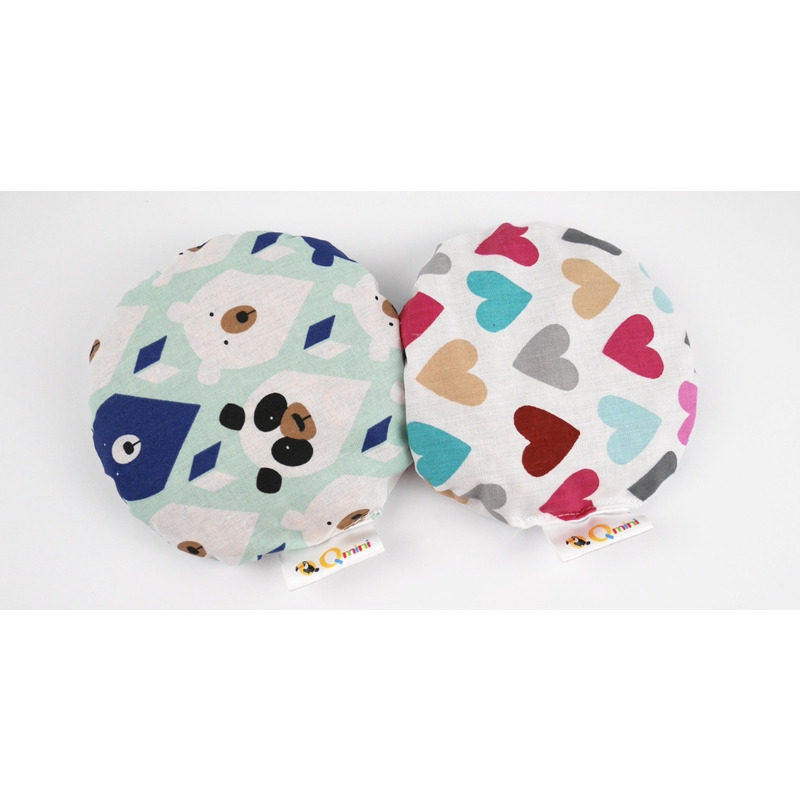 Qmini - Pernuta anticolici umpluta cu samburi de cirese, Cu husa din bumbac, Diametru 14 cm, Pastel Hearts