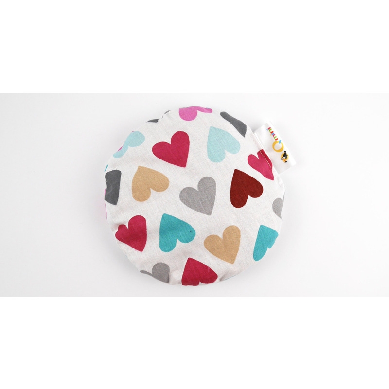 Qmini - Pernuta anticolici umpluta cu samburi de cirese, Cu husa din bumbac, Diametru 14 cm, Pastel Hearts